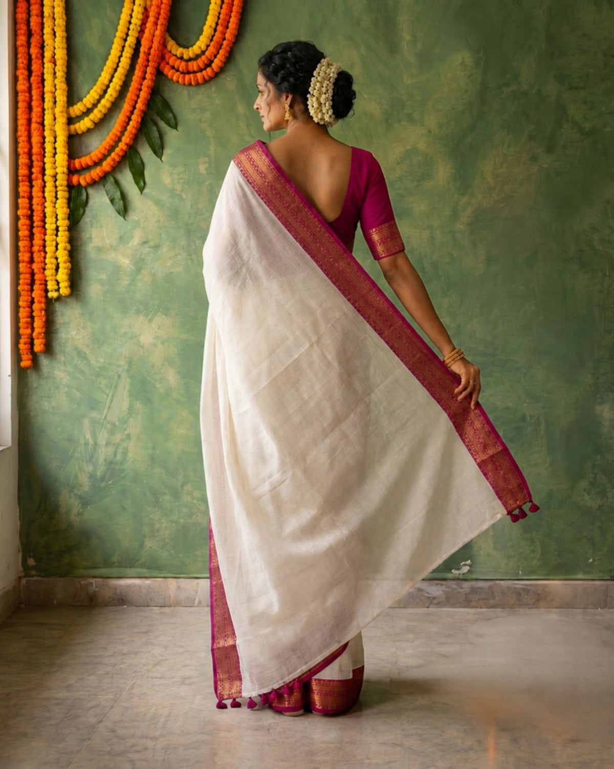 Offwhite mul cotton saree with rani kanchi borders