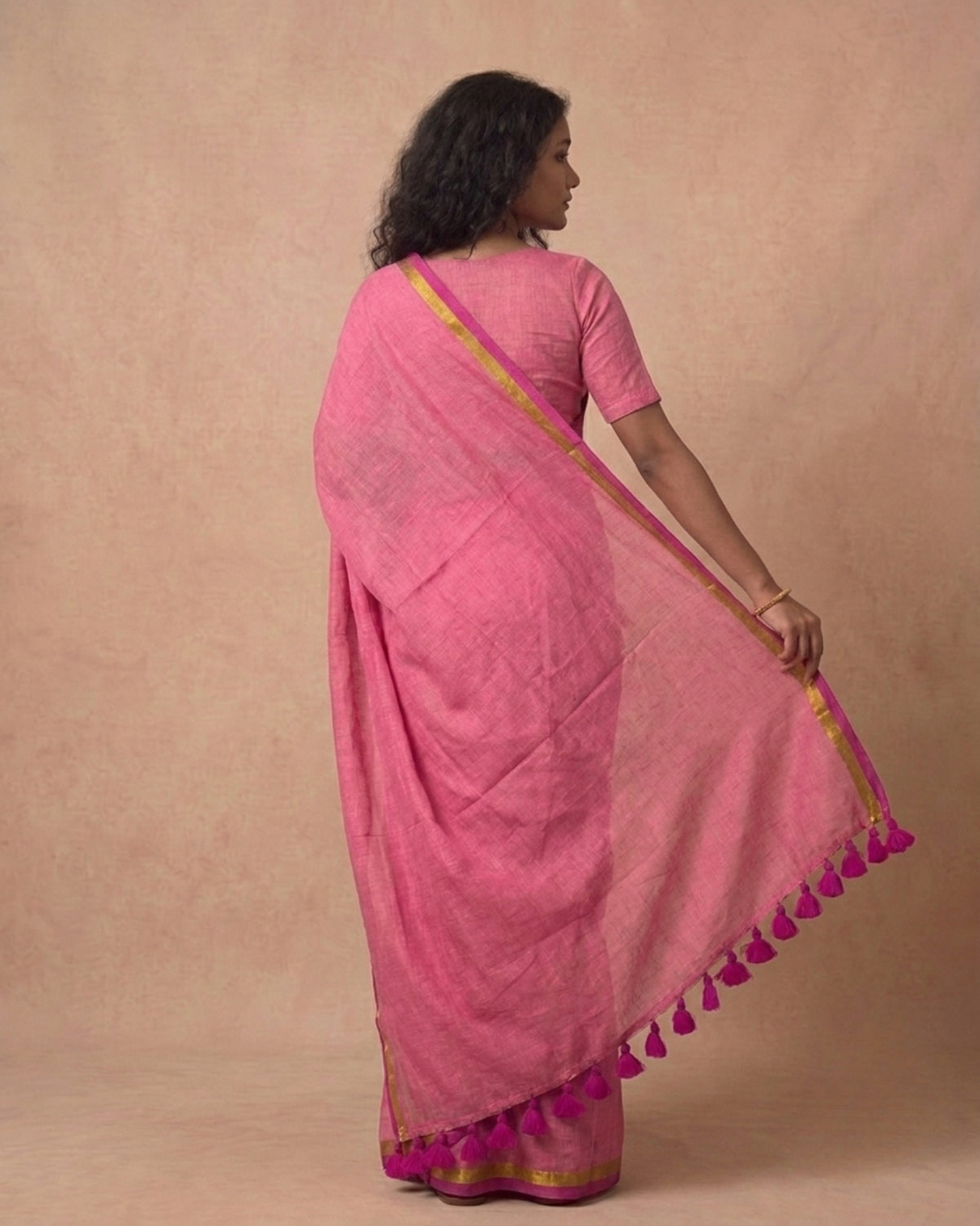 Pink mulmul cotton saree with gold and red border