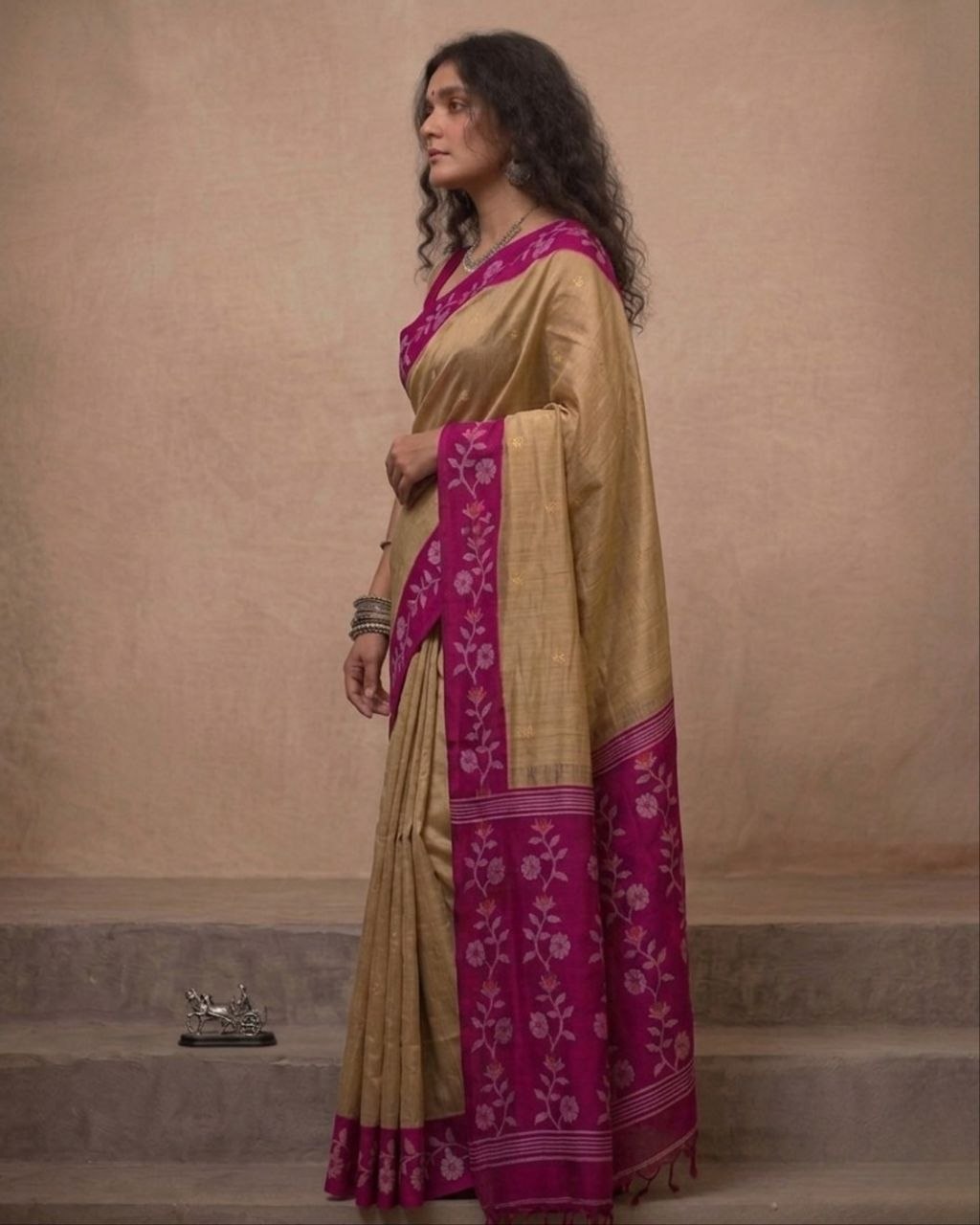 Beige and eani pink tussar Jamdani saree