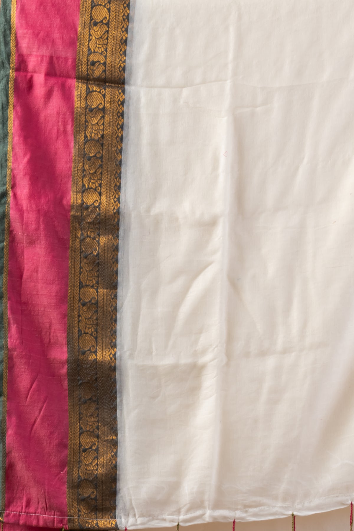 Classic White Mul Cotton Saree with Vibrant Kanchi Border