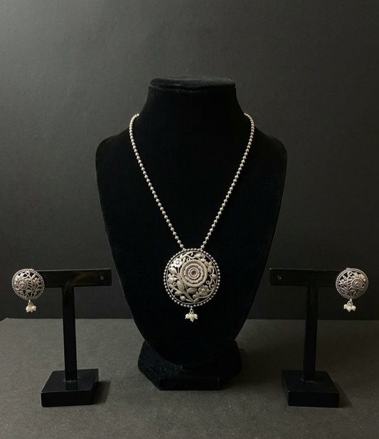 Vintage Floral Motif Necklace and Earring Set