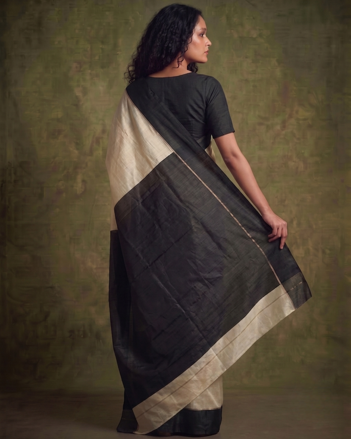 Black and White Gorod Silk Saree