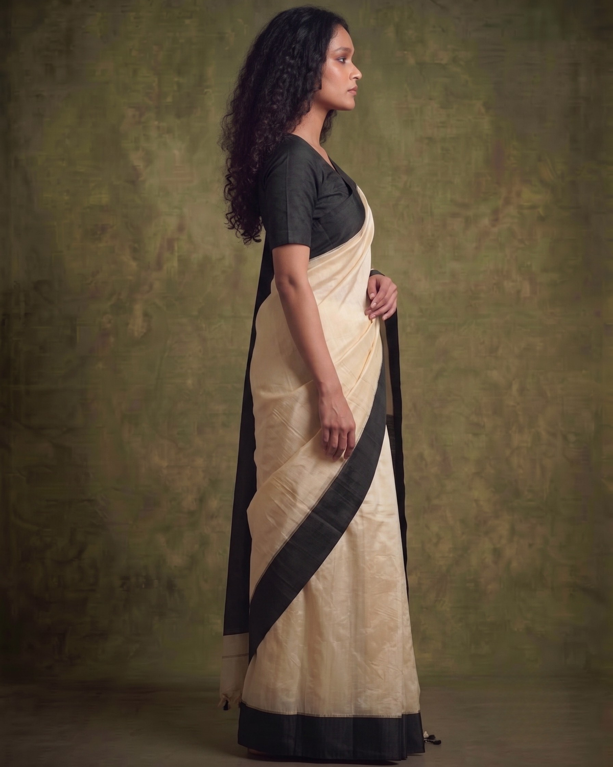 Black and White Gorod Silk Saree