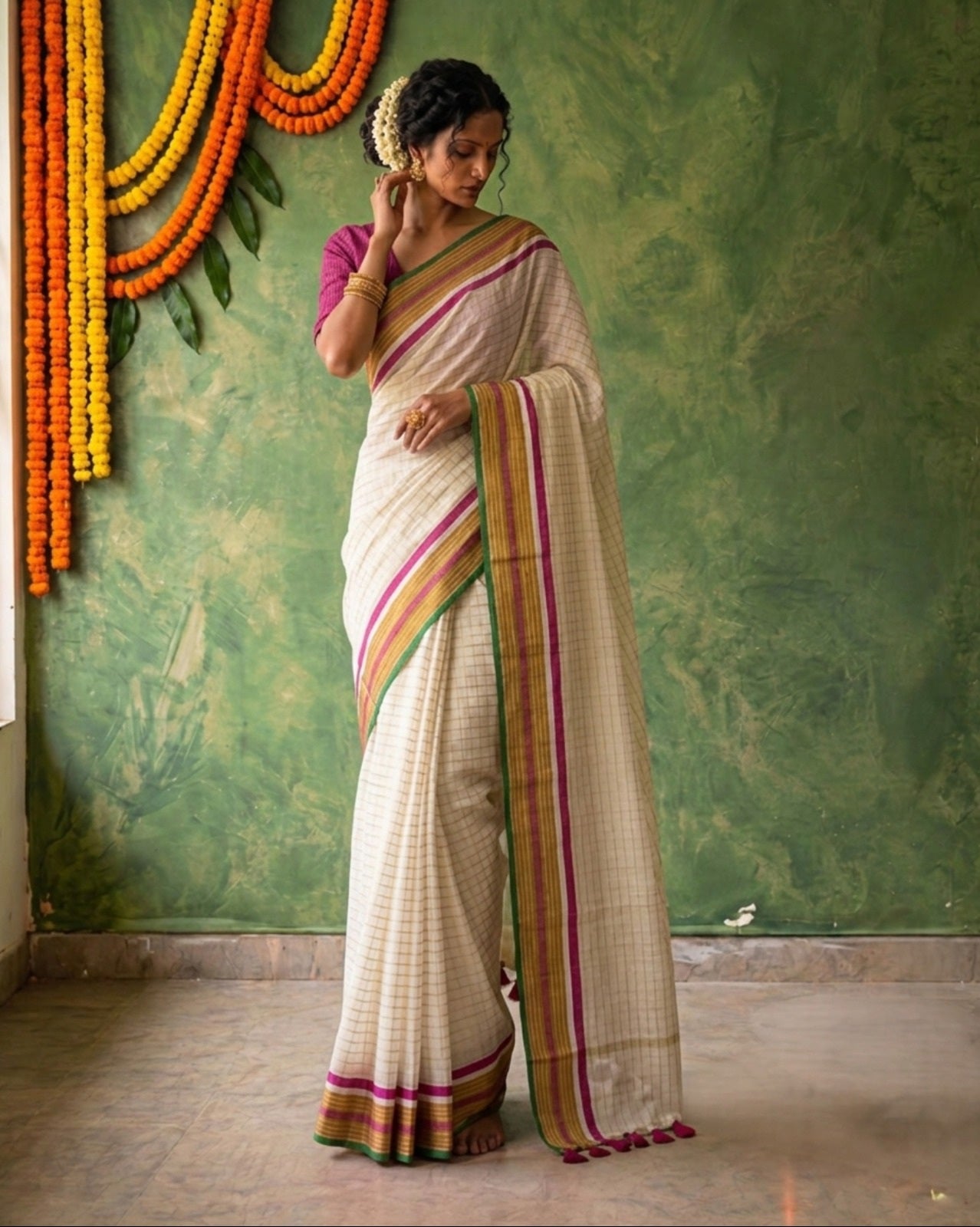 Self check mul cotton saree with multi kanchi borders