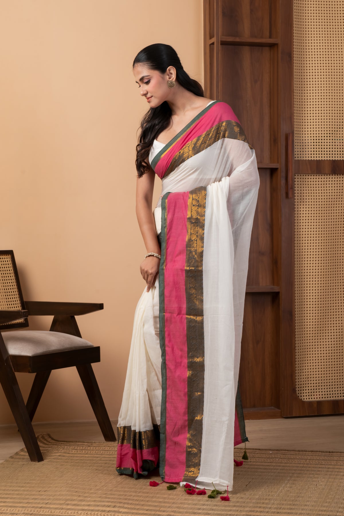 Classic White Mul Cotton Saree with Vibrant Kanchi Border