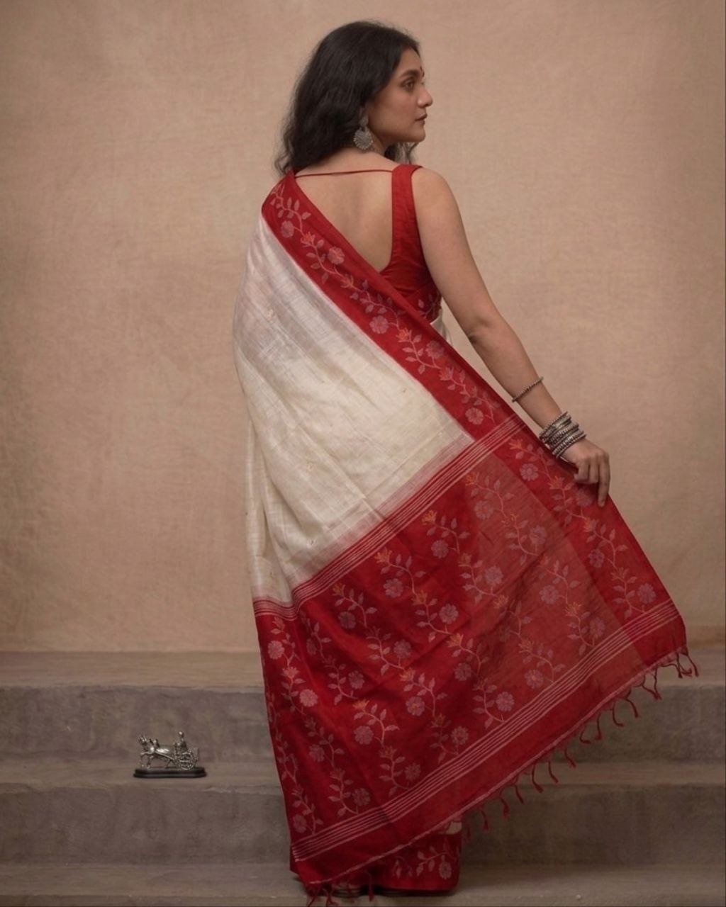 Red and white tussar Jamdani saree