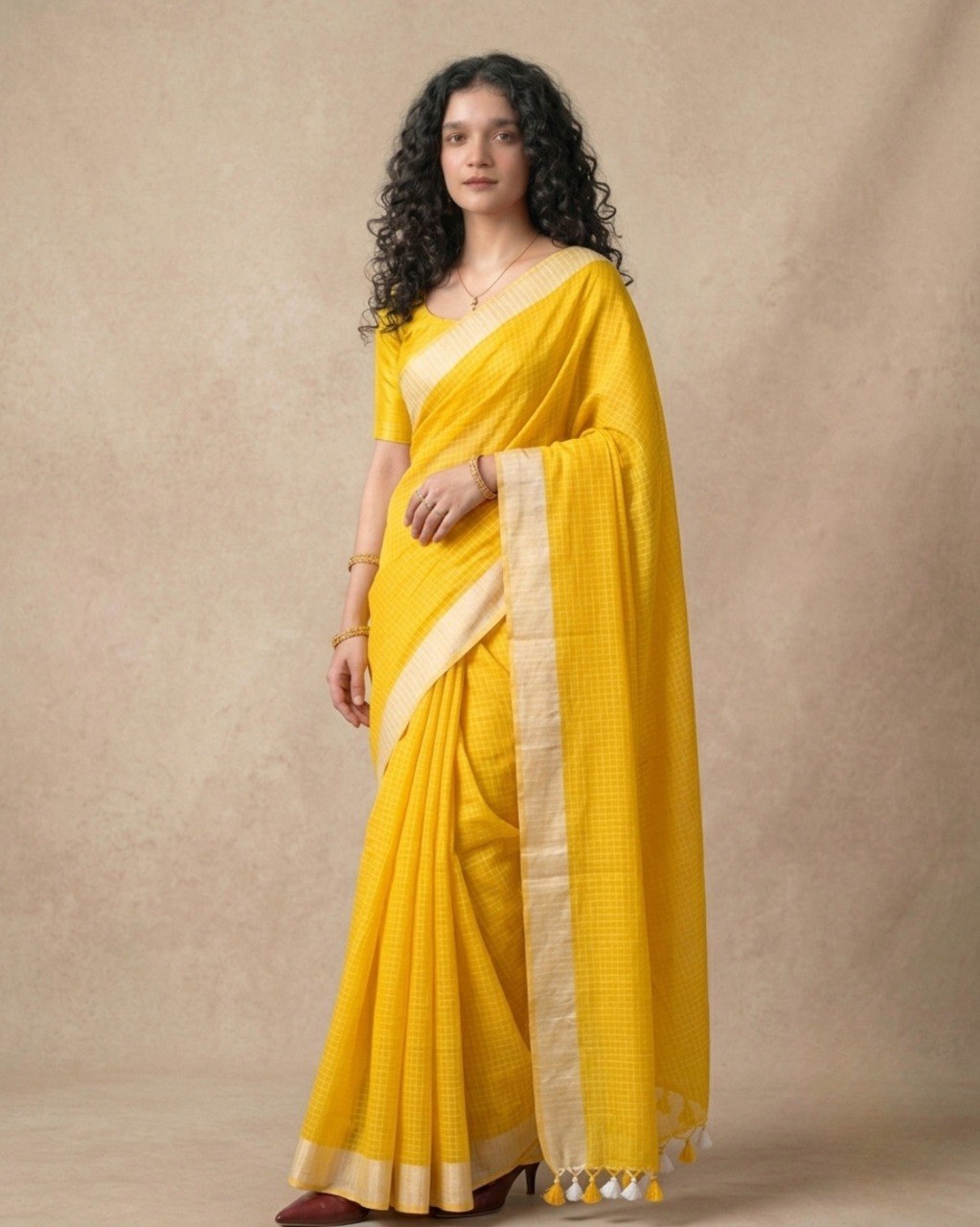 Exclusive 120-Count Mul Cotton Saree with zari Border & Checks