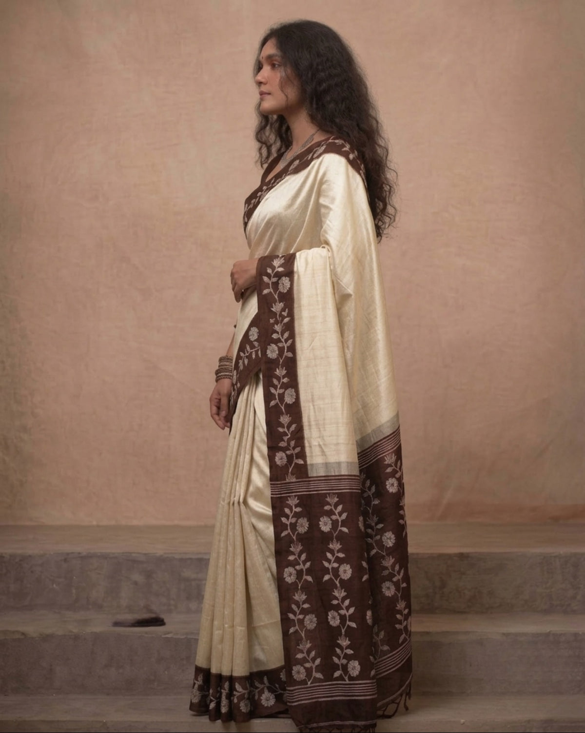 Offwhite tussar brown border Jamdani saree