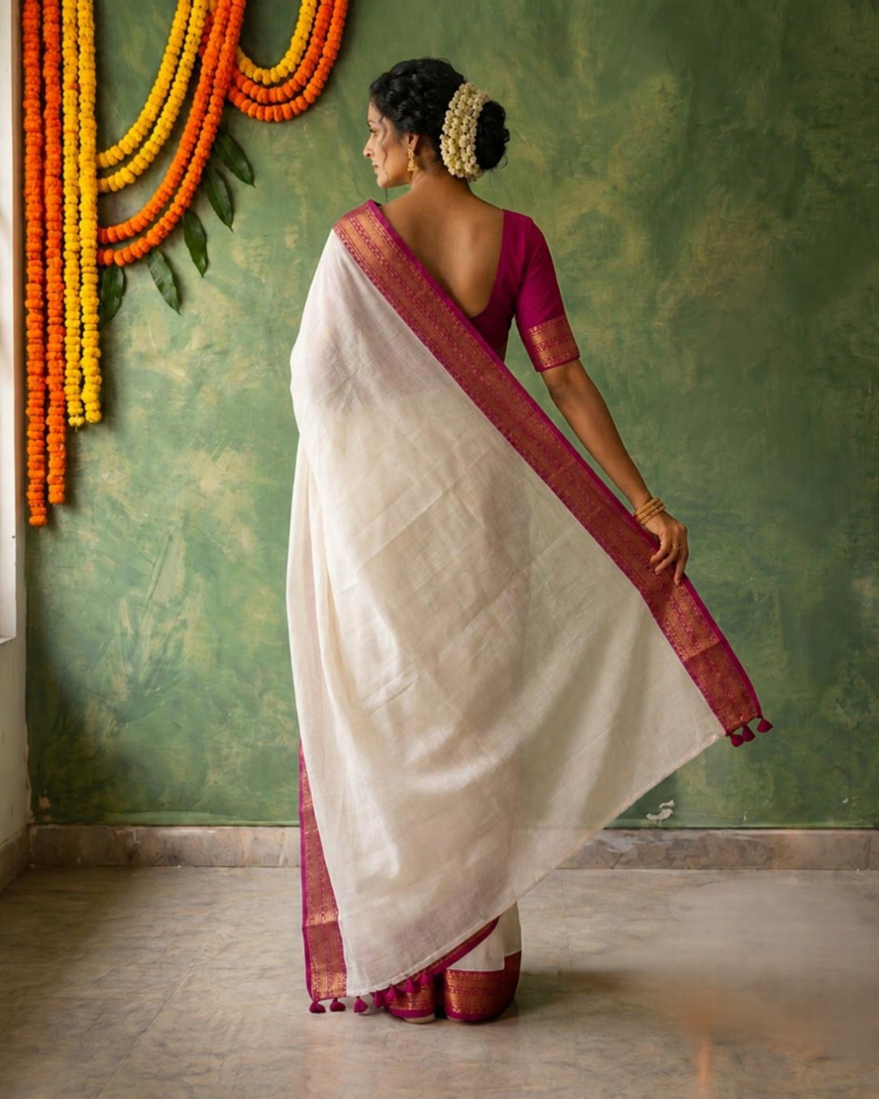 Offwhite mul cotton saree with rani kanchi borders