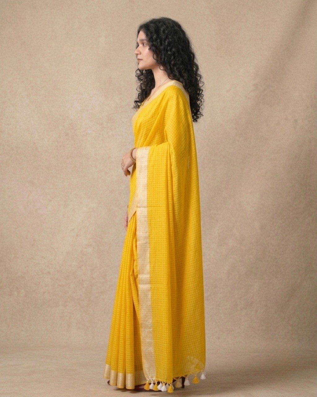 Exclusive 120-Count Mul Cotton Saree with zari Border & Checks