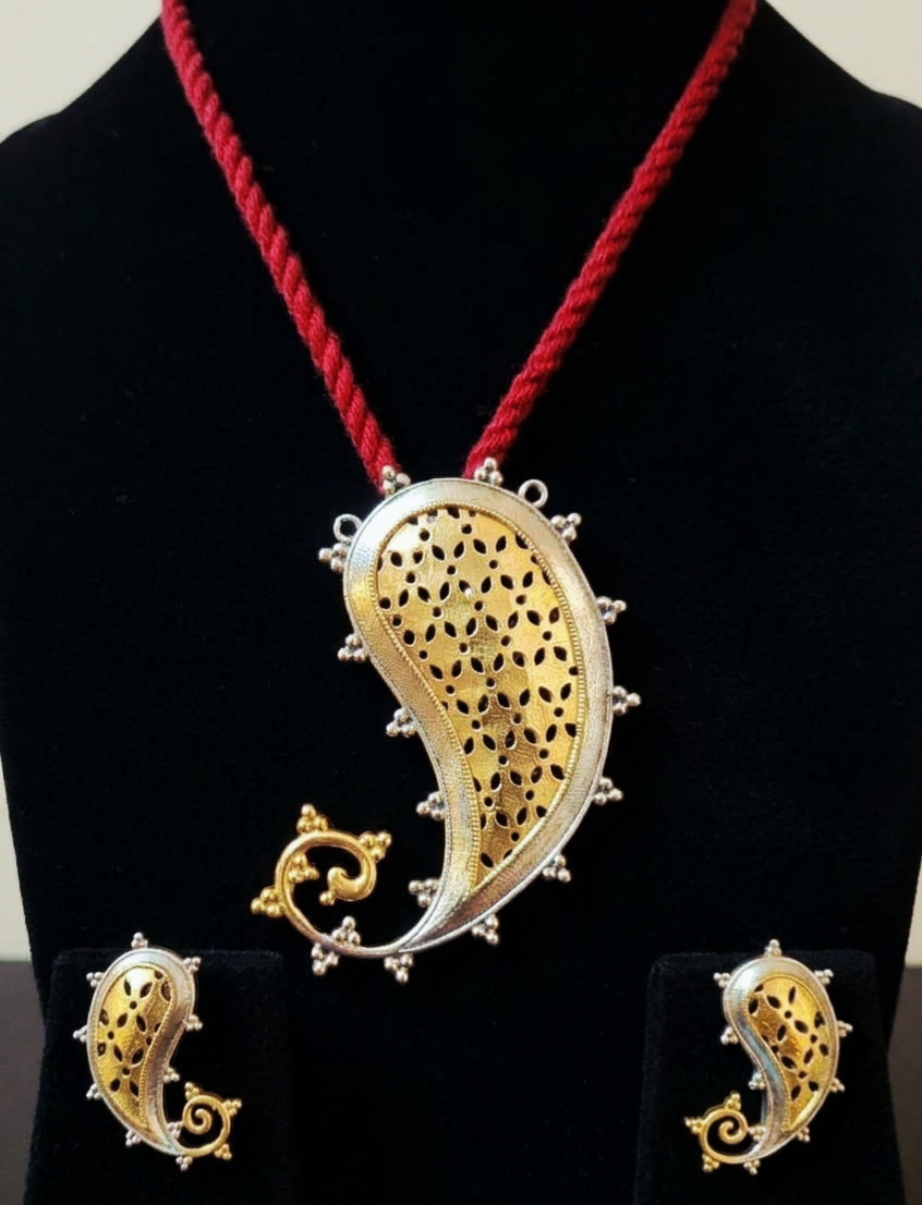 Paisley motif dual tone Silver Replica Necklace Set