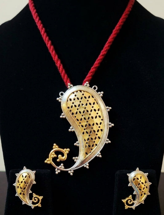 Paisley motif dual tone Silver Replica Necklace Set