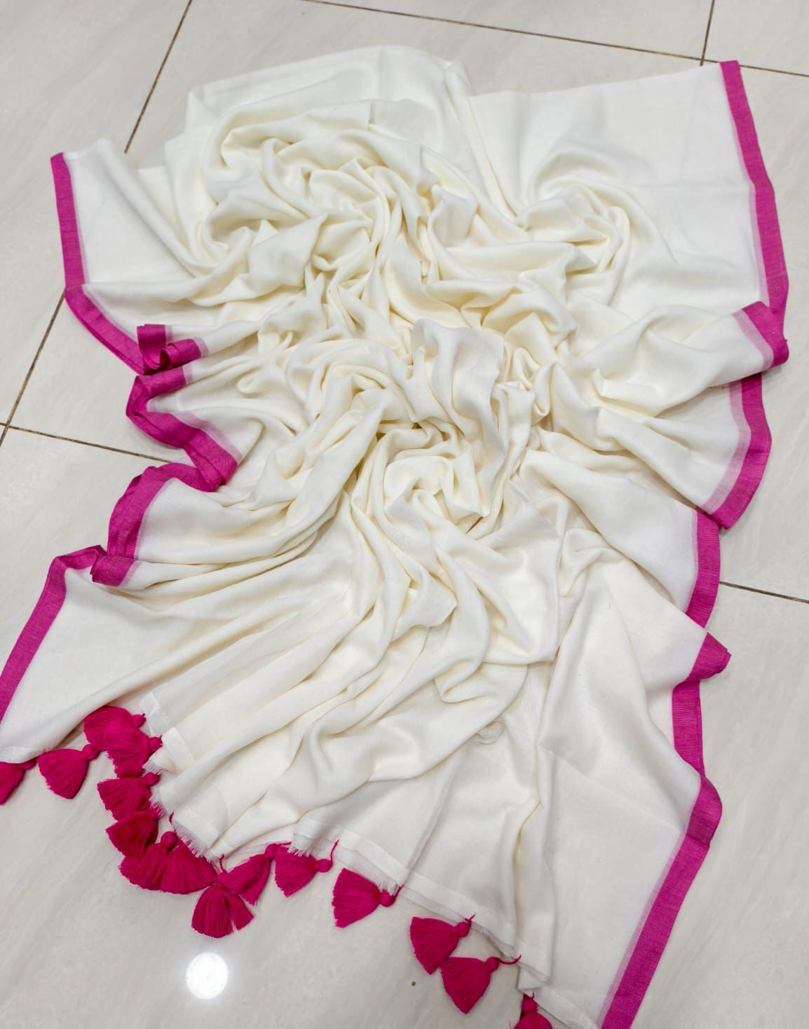 White mulmul cotton saree