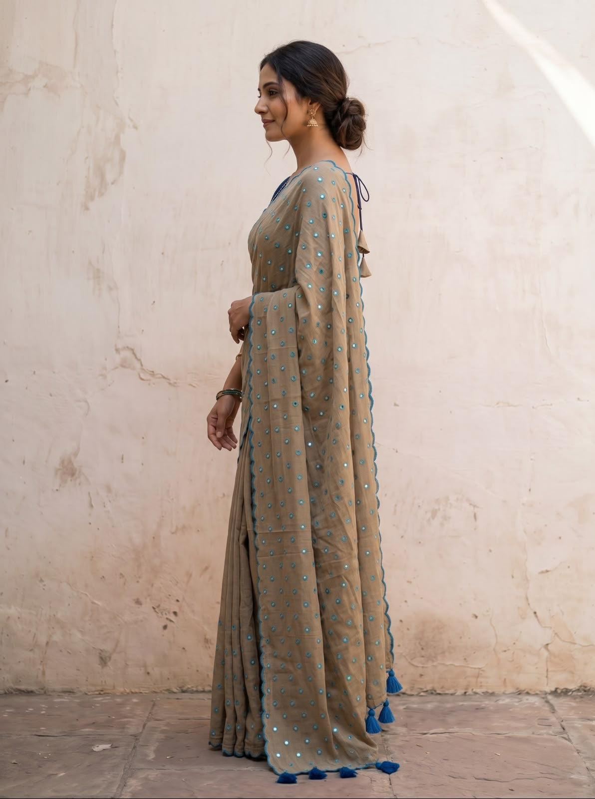 Grey scallop Border Mirror Work Saree