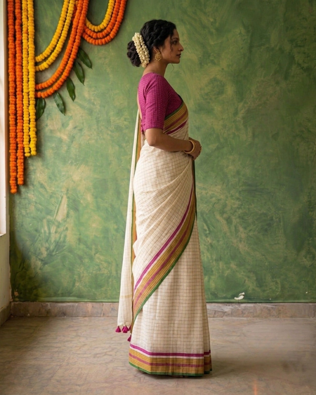 Self check mul cotton saree with multi kanchi borders