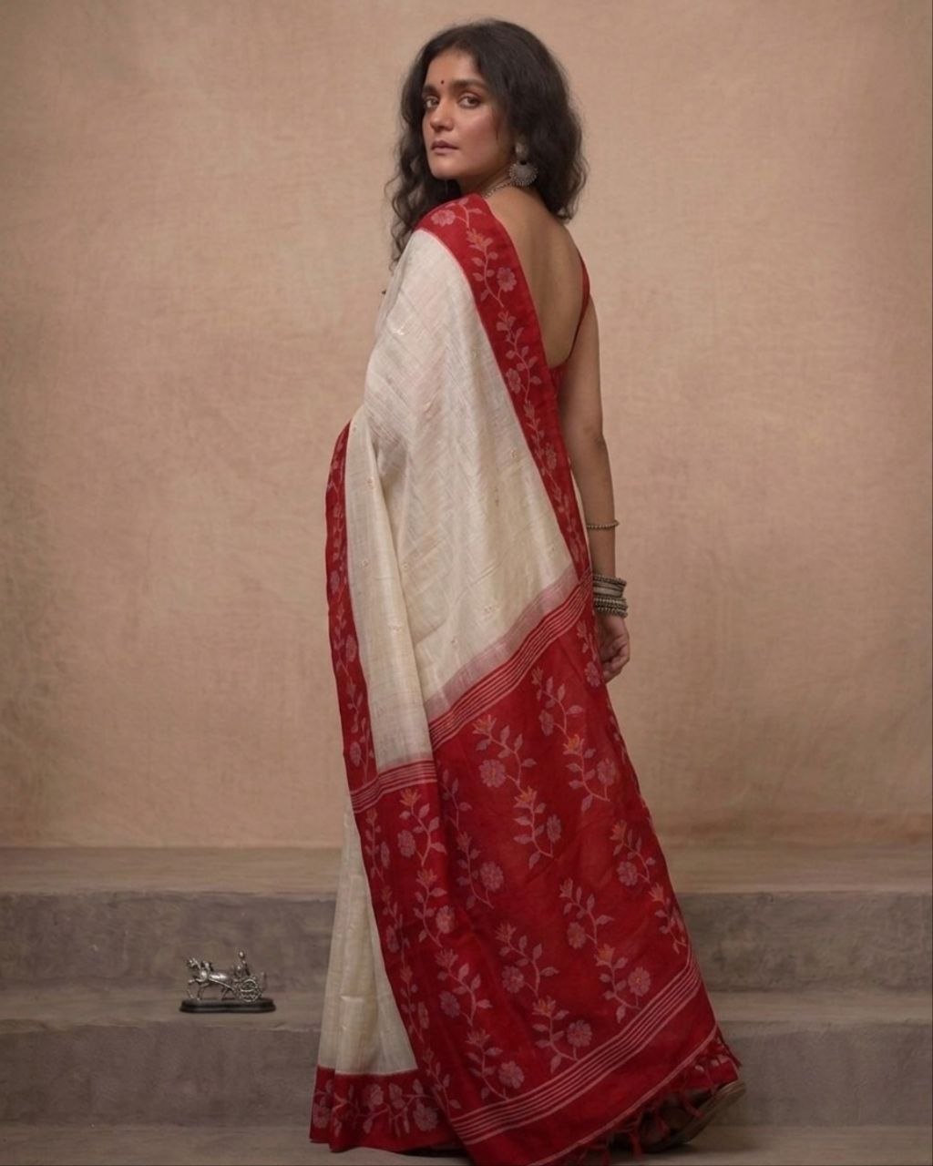 Red and white tussar Jamdani saree