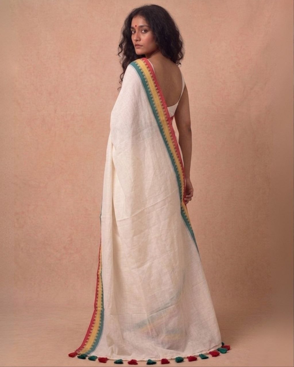 Off white zigzag solid border mulmul saree