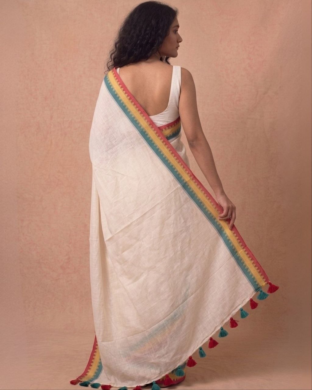 Off white zigzag solid border mulmul saree