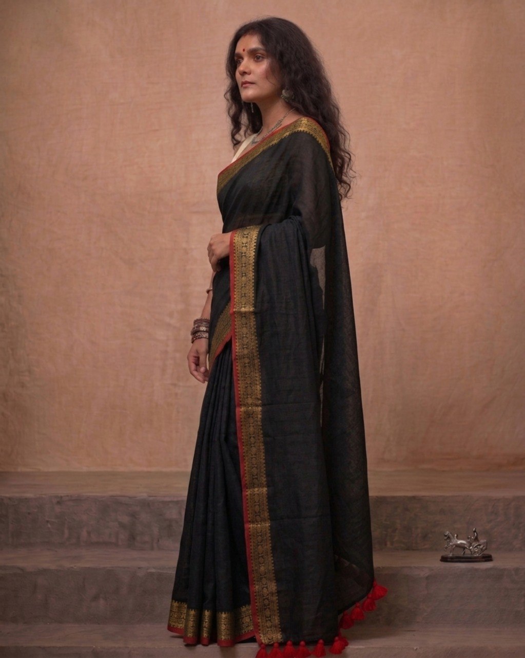 Black mulmul cotton saree Red kanchi border