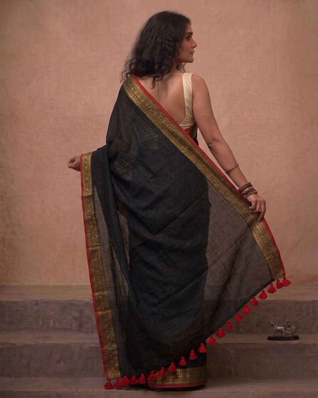Black mulmul cotton saree Red kanchi border