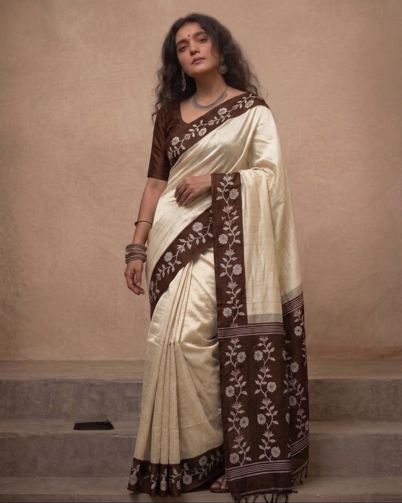 Offwhite tussar brown border Jamdani saree