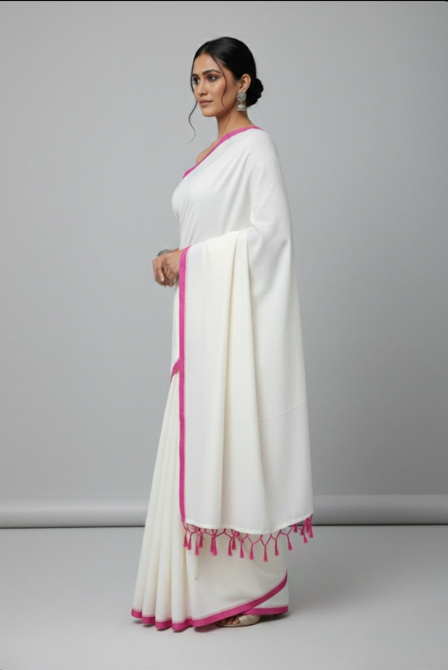 White mulmul cotton saree