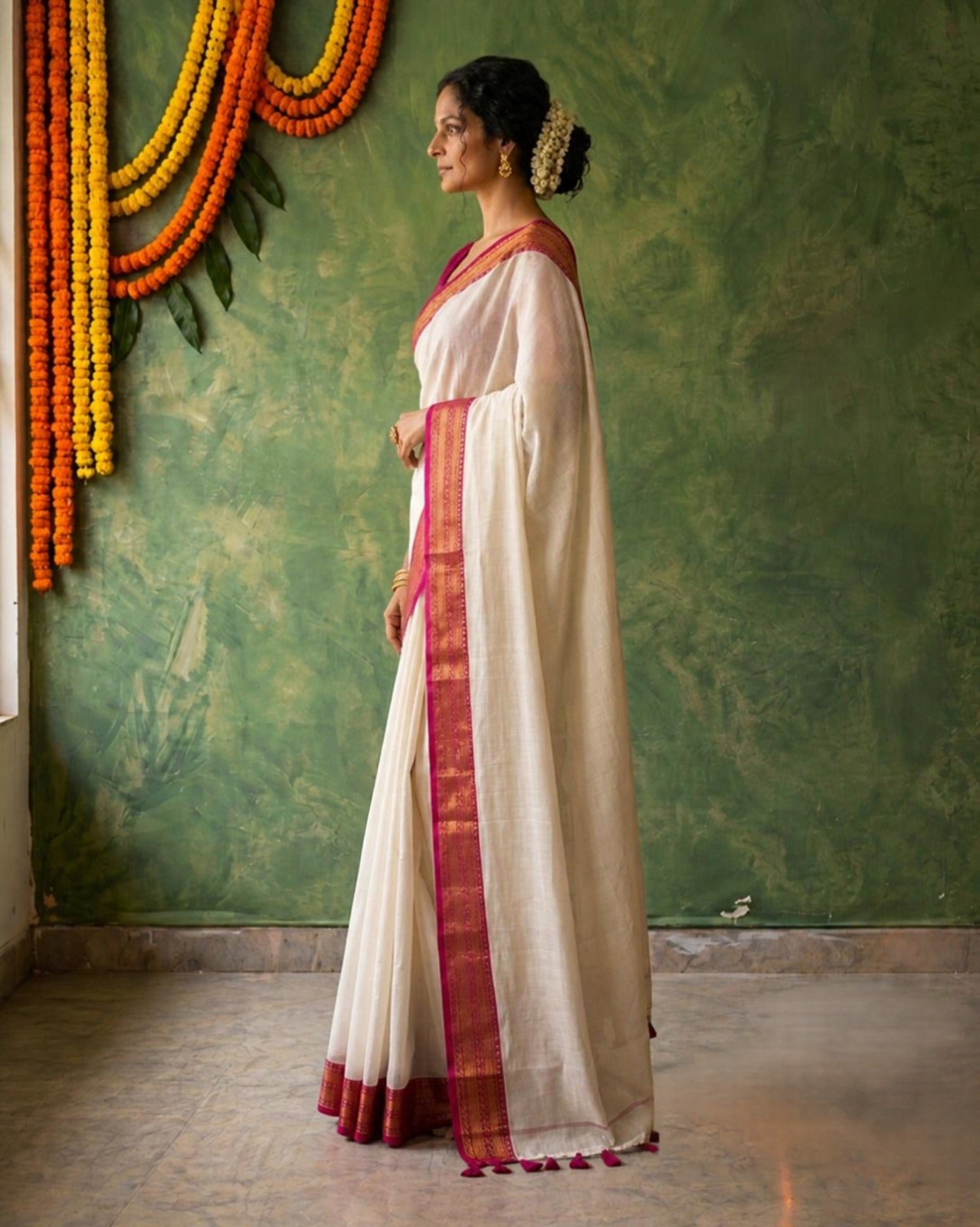 Offwhite mul cotton saree with rani kanchi borders