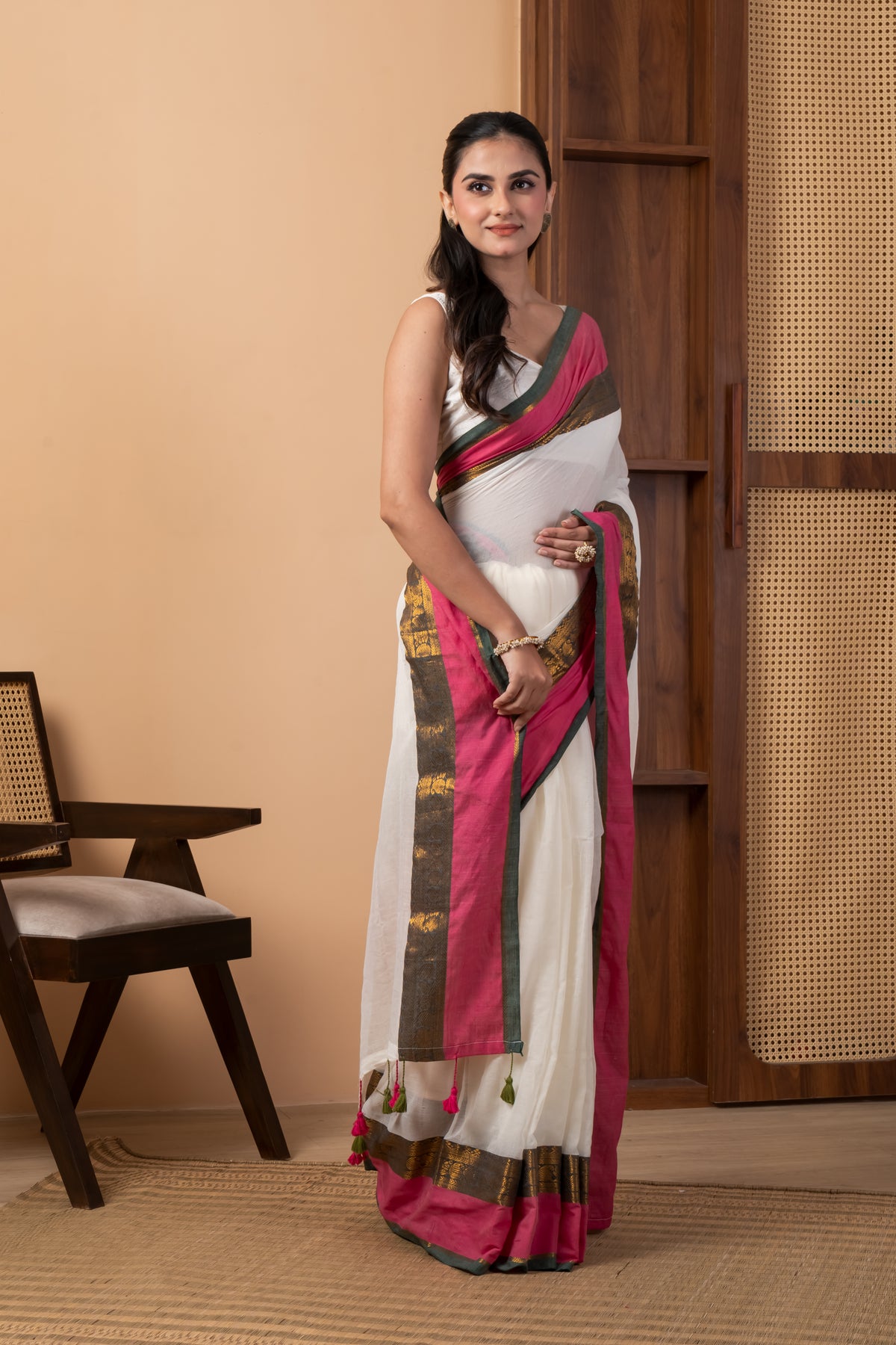 Classic White Mul Cotton Saree with Vibrant Kanchi Border