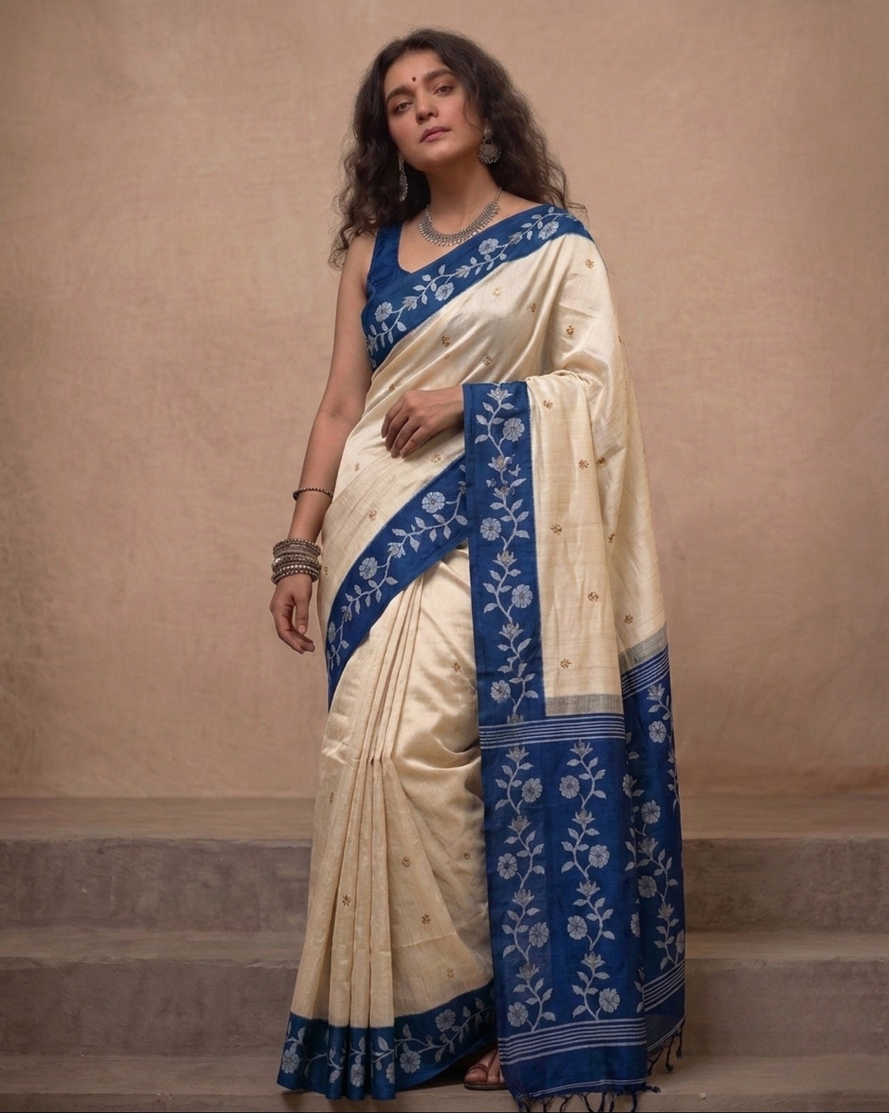 Offwhite tussar blue border Jamdani saree