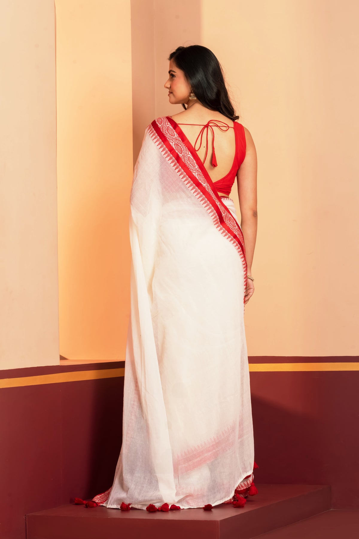 Red naksha border offwhite mul cotton saree