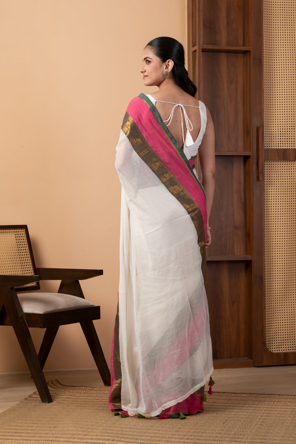 Classic White Mul Cotton Saree with Vibrant Kanchi Border