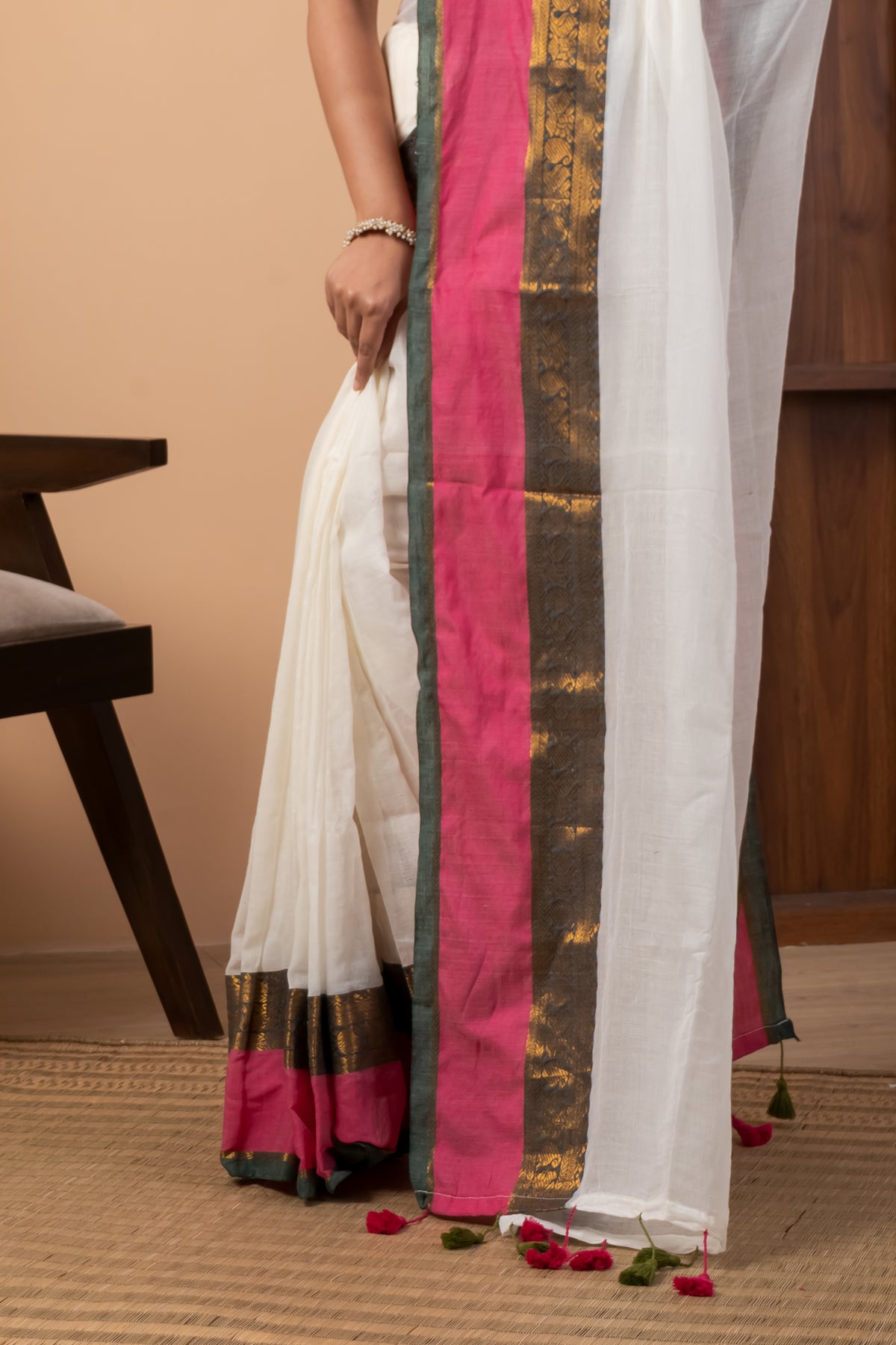 Classic White Mul Cotton Saree with Vibrant Kanchi Border