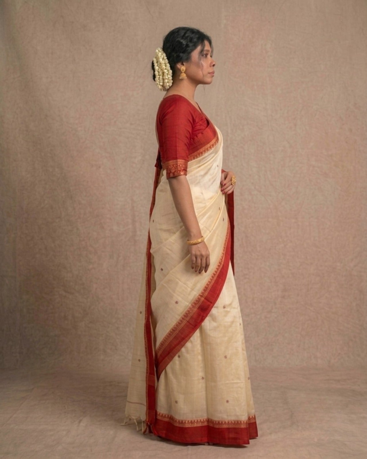 Red border offwhite mul cotton pujo saree