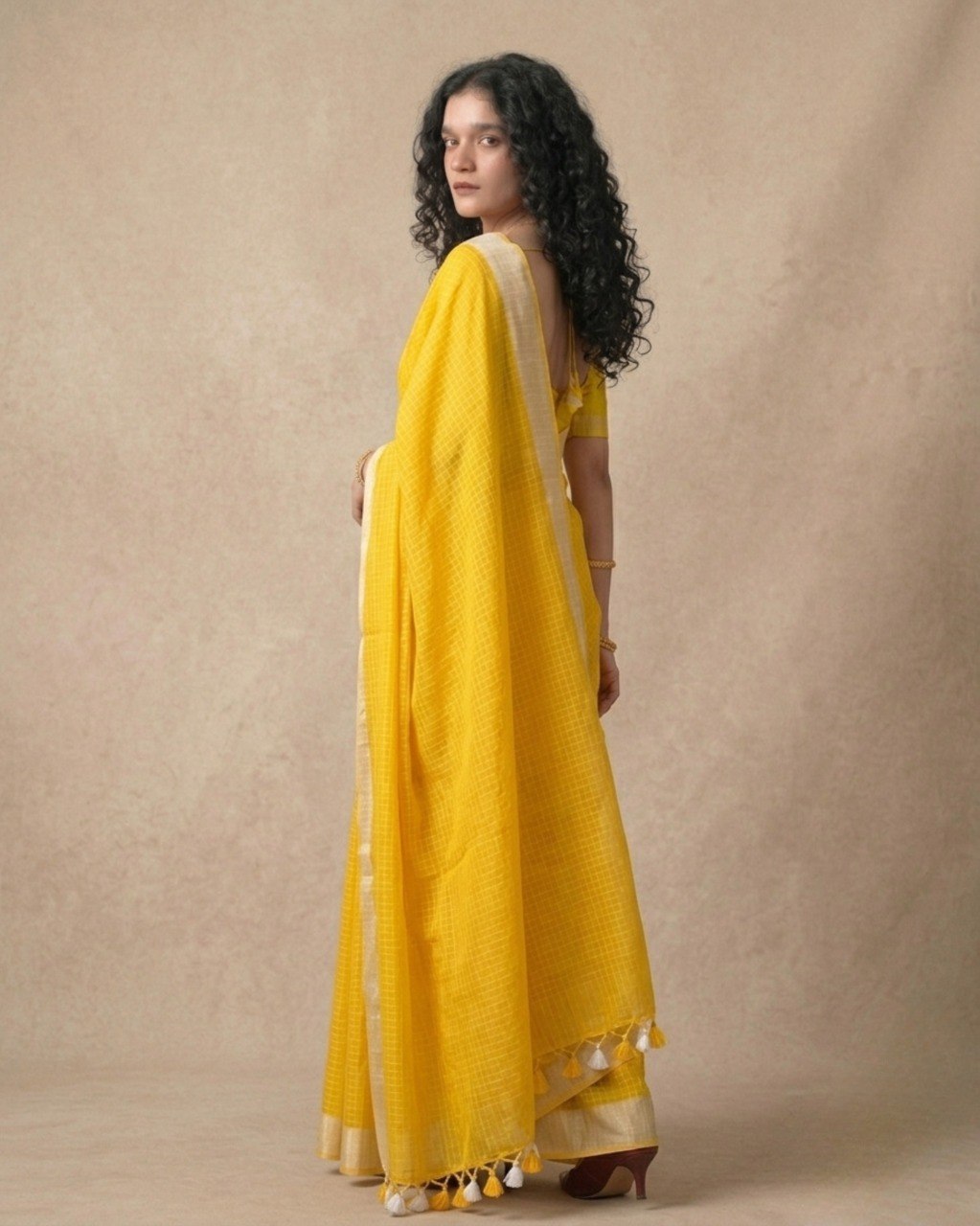 Exclusive 120-Count Mul Cotton Saree with zari Border & Checks