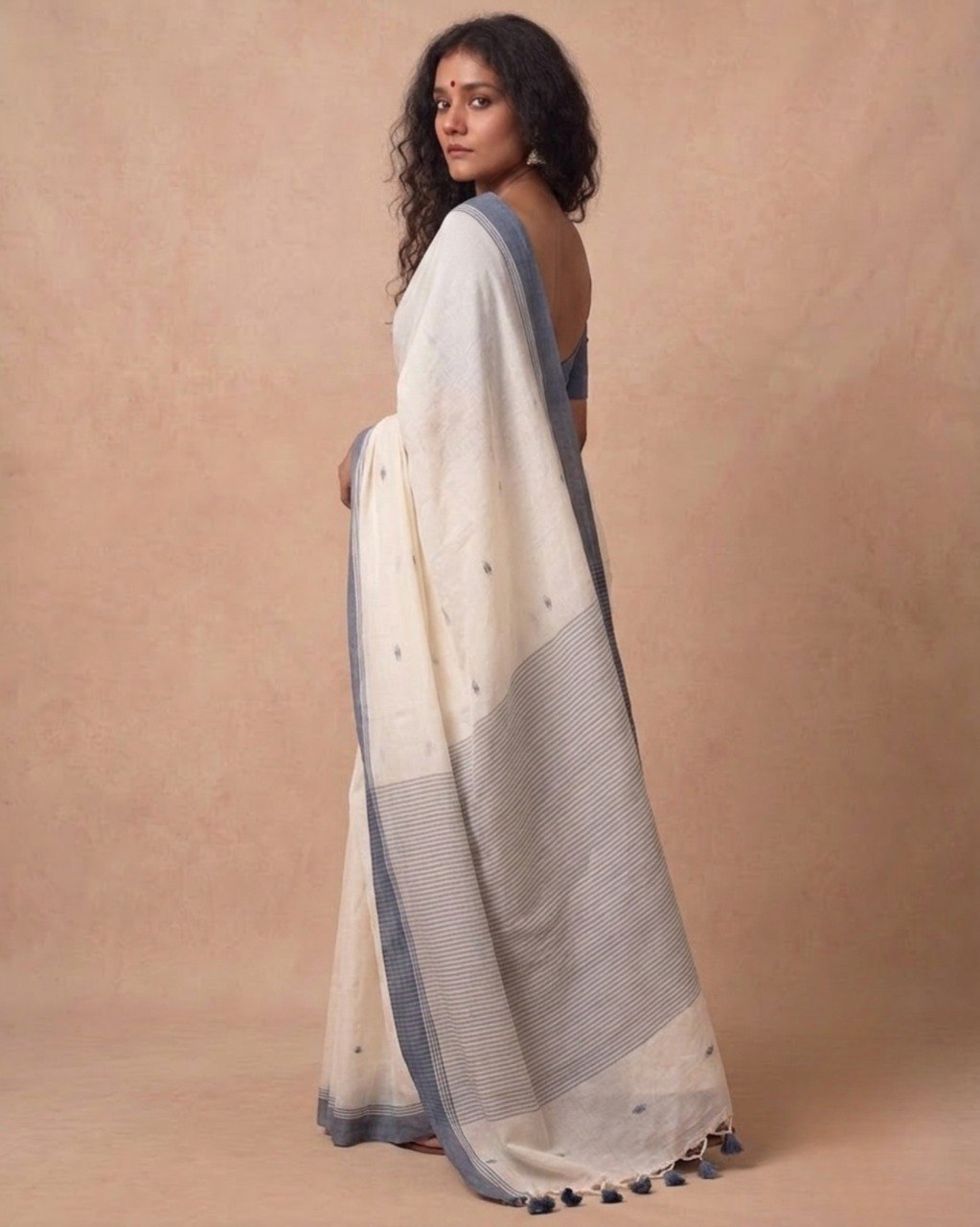 White handspun cotton saree with grey bootis