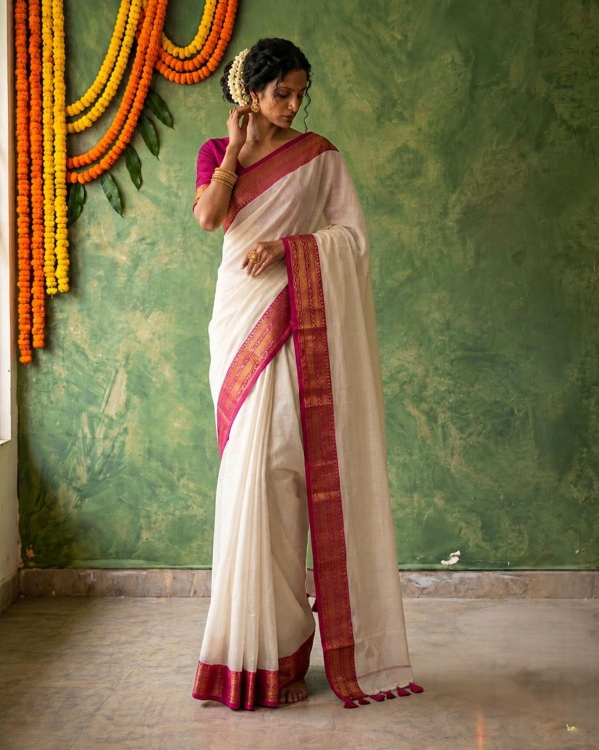 Offwhite mul cotton saree with rani kanchi borders