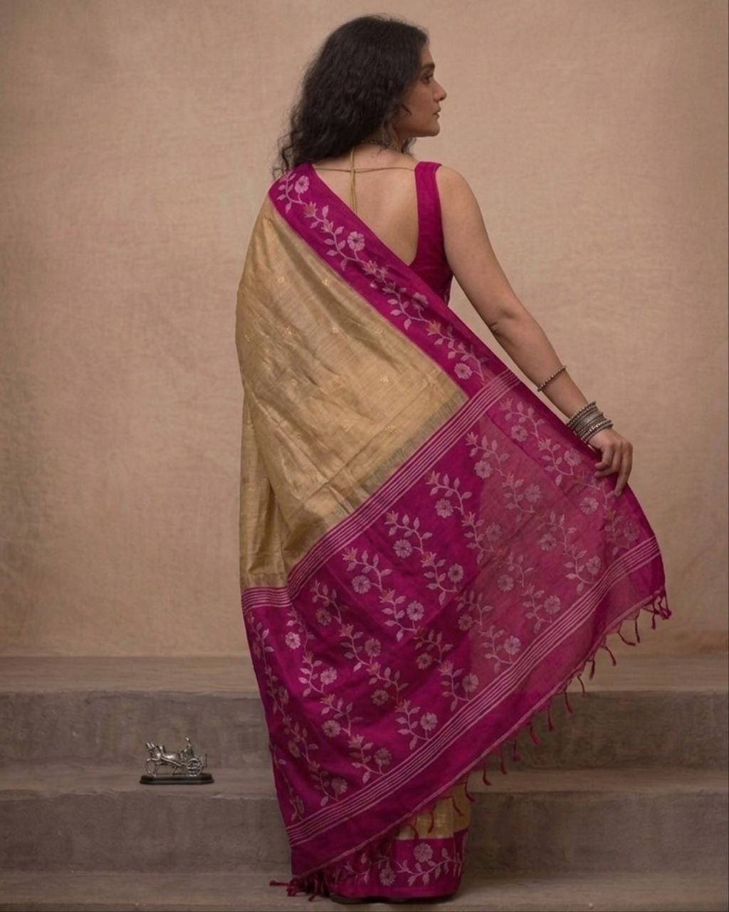 Beige and eani pink tussar Jamdani saree