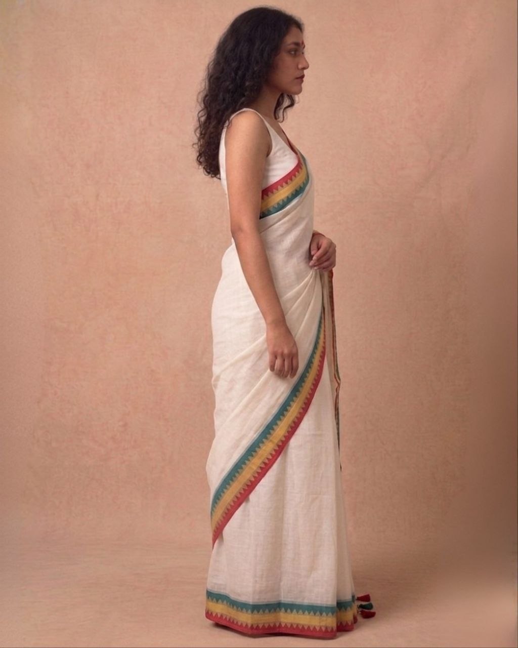 Off white zigzag solid border mulmul saree