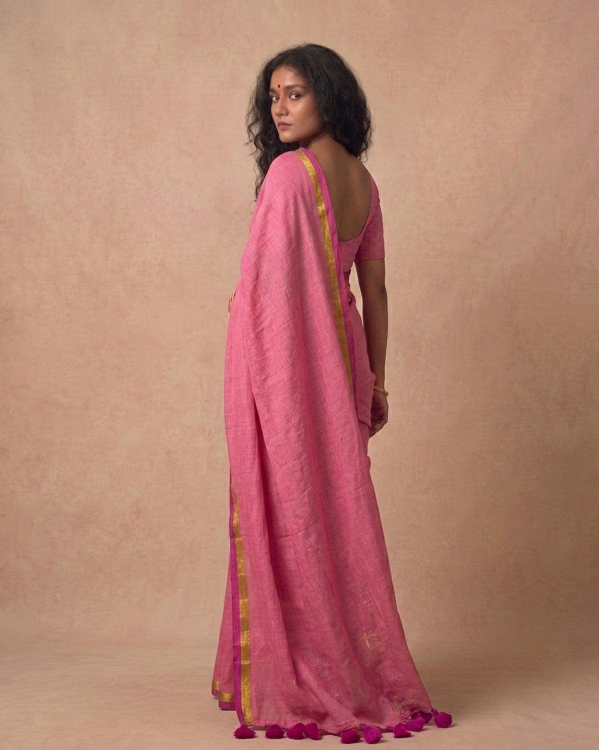 Pink mulmul cotton saree with gold and red border