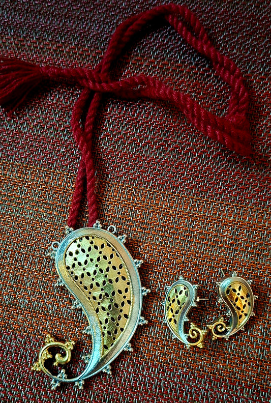 Paisley motif dual tone Silver Replica Necklace Set