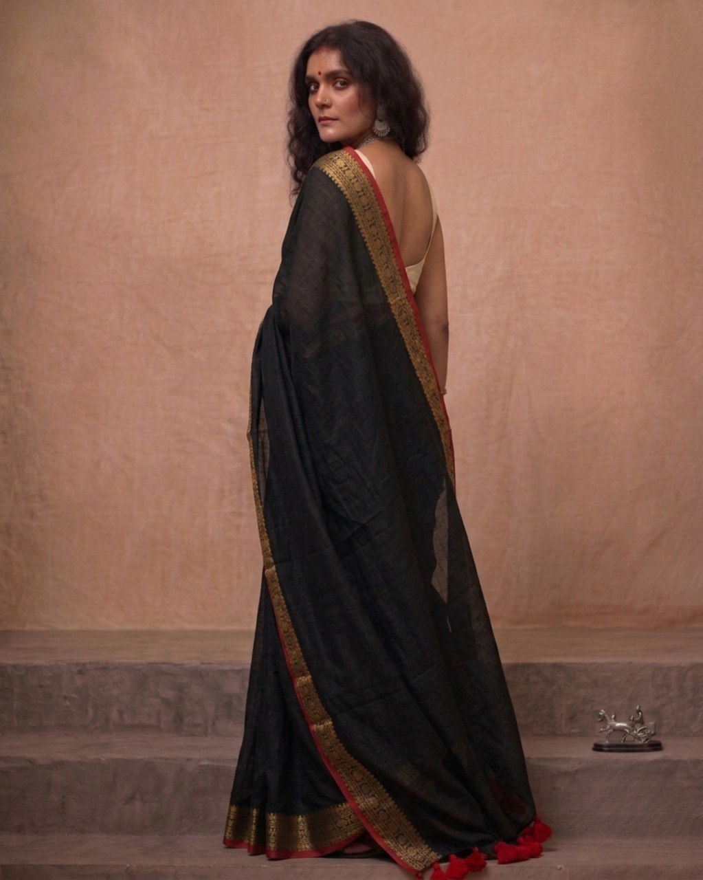 Black mulmul cotton saree Red kanchi border