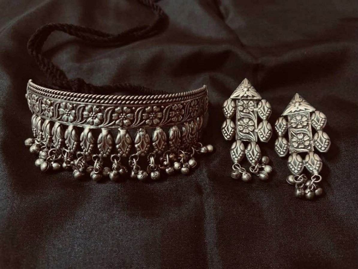 Silver replica floral Choker necklace set
