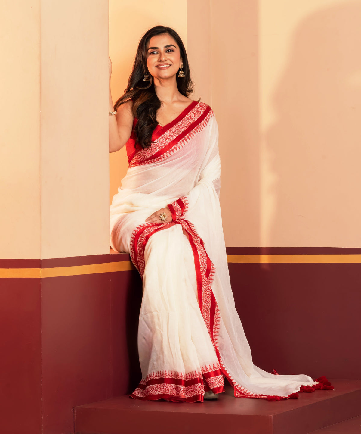 Red naksha border offwhite mul cotton saree